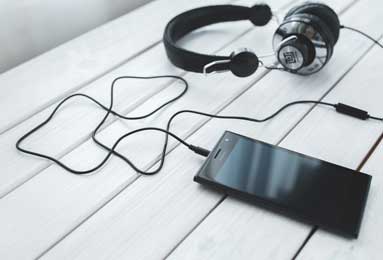 34岁萨拉赫独造两球仍难掩一个事实：利物浦的争四全靠这条老腿