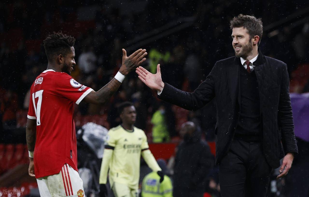 难怪曼联击败维拉，事实证明：埃梅里的战术一开始就错了